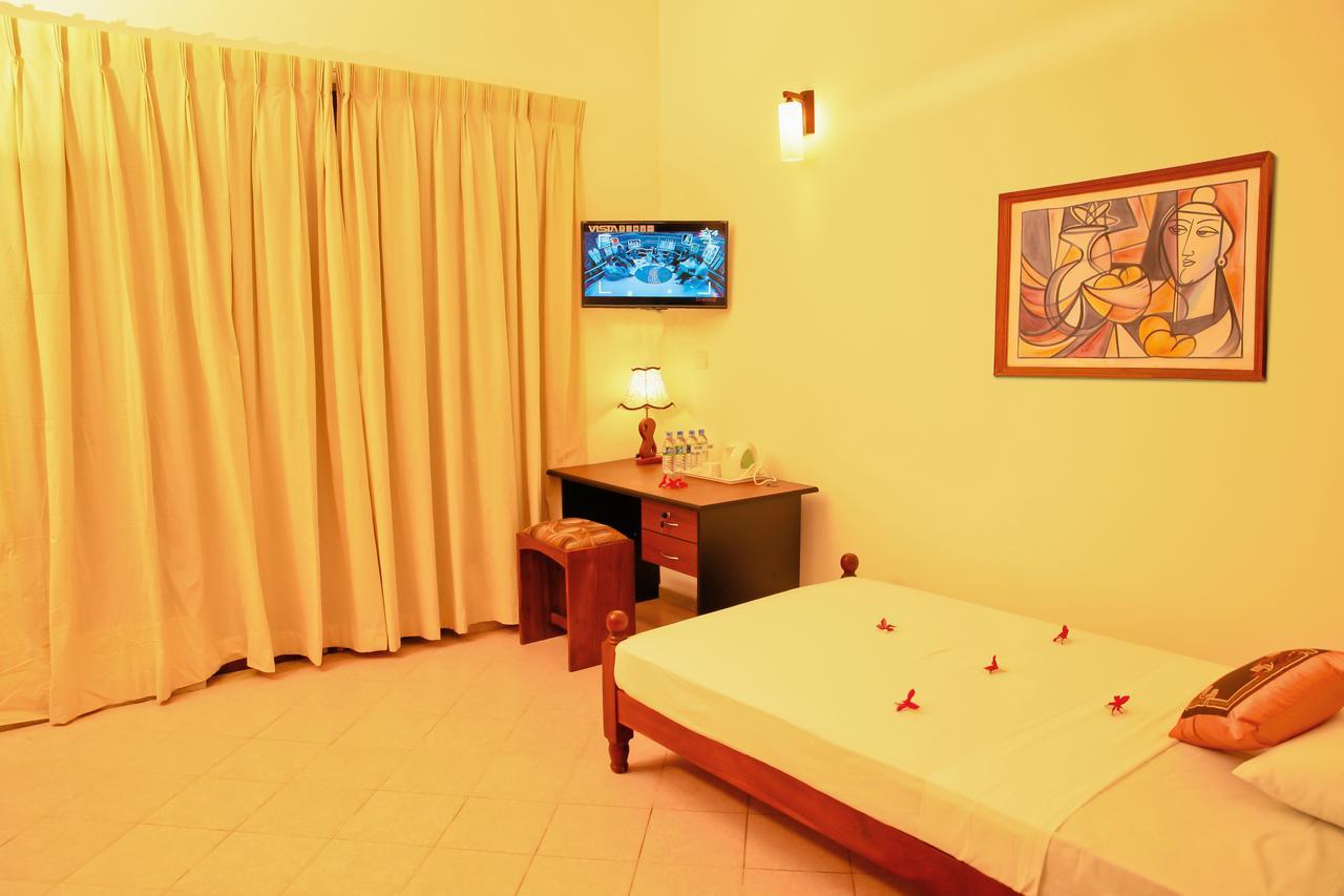 Prince Beach Hotel Bentota Eksteriør bilde