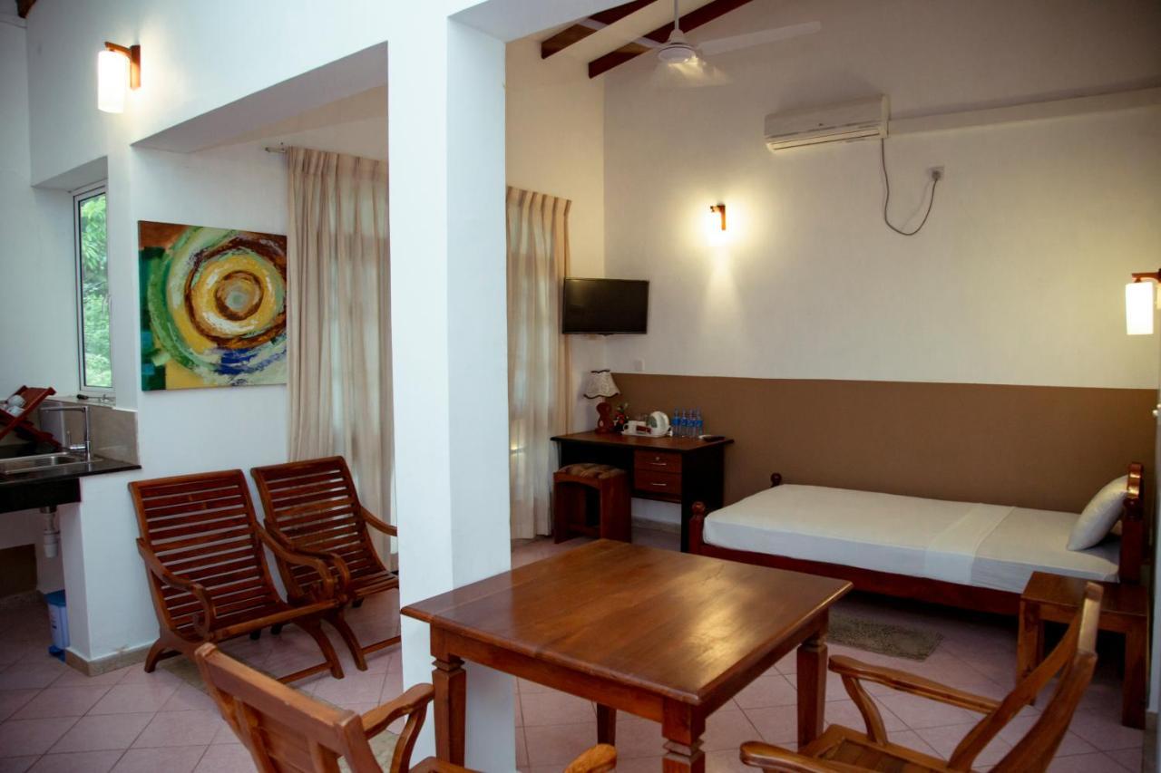 Prince Beach Hotel Bentota Eksteriør bilde