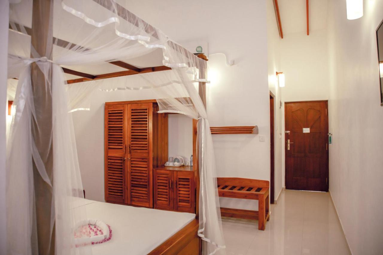 Prince Beach Hotel Bentota Eksteriør bilde