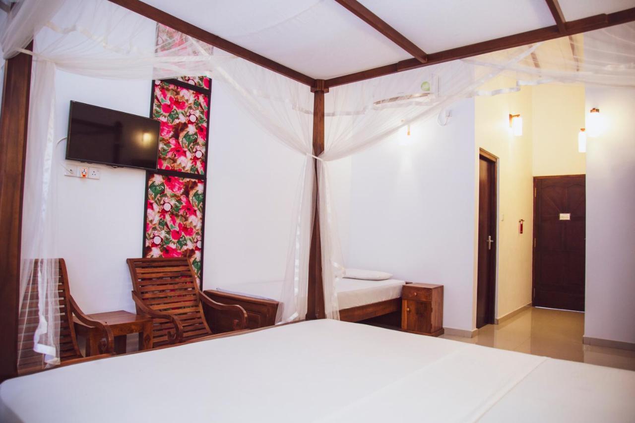 Prince Beach Hotel Bentota Eksteriør bilde
